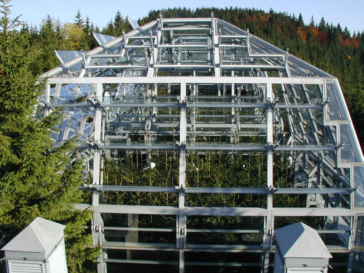 Temperature responses of photosynthesis under elevated CO2